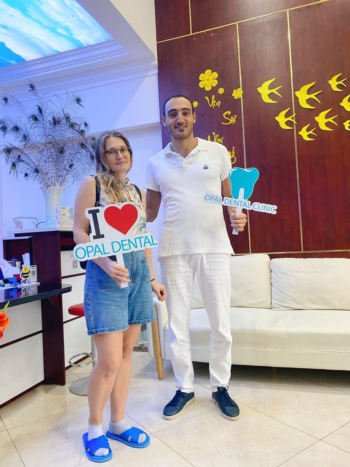 Khách nước ngoài làm răng tại nha khoa Opal
